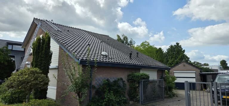 Dakpannen reinigen project 02 | Dakreinigingsdiensten