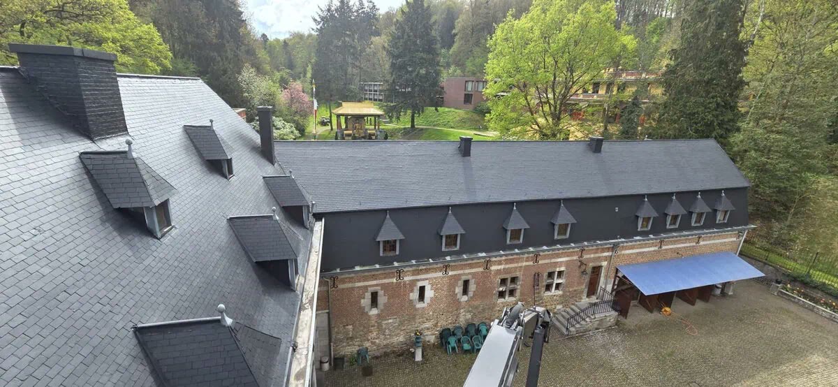 Klooster in Belgie dakcoating project 01 | Dakreinigingsdiensten
