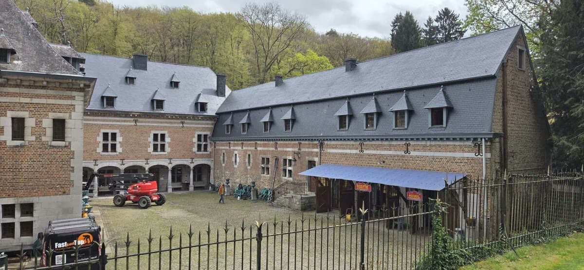 Klooster in Belgie dakcoating project 02 | Dakreinigingsdiensten